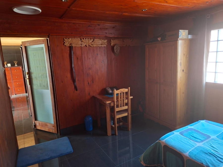 5 Bedroom Property for Sale in Protea Heights Western Cape